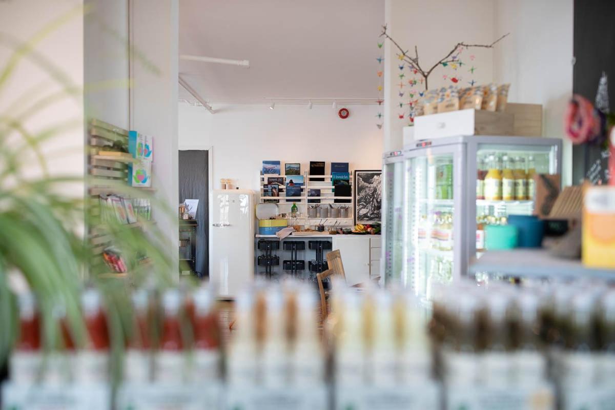 Catogarden - Boutique Home & Activity Centre Reine Bagian luar foto